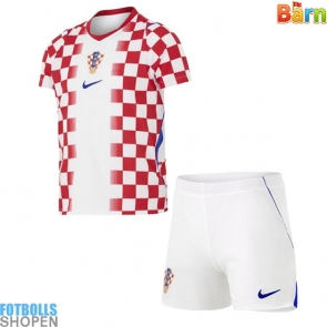 Billiga Kroatien Hemmatröja Barn VM 2026 Kortärmad (+ Korta byxor)